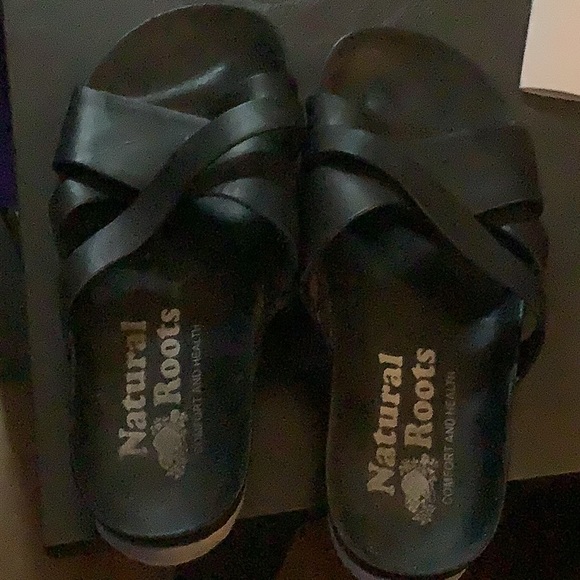 Roots sandals - Picture 1 of 3